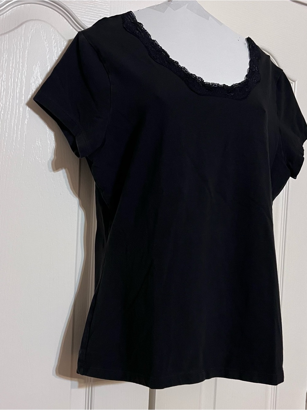 Carolyn Taylor pullover blouse black with Lacey neck line size large